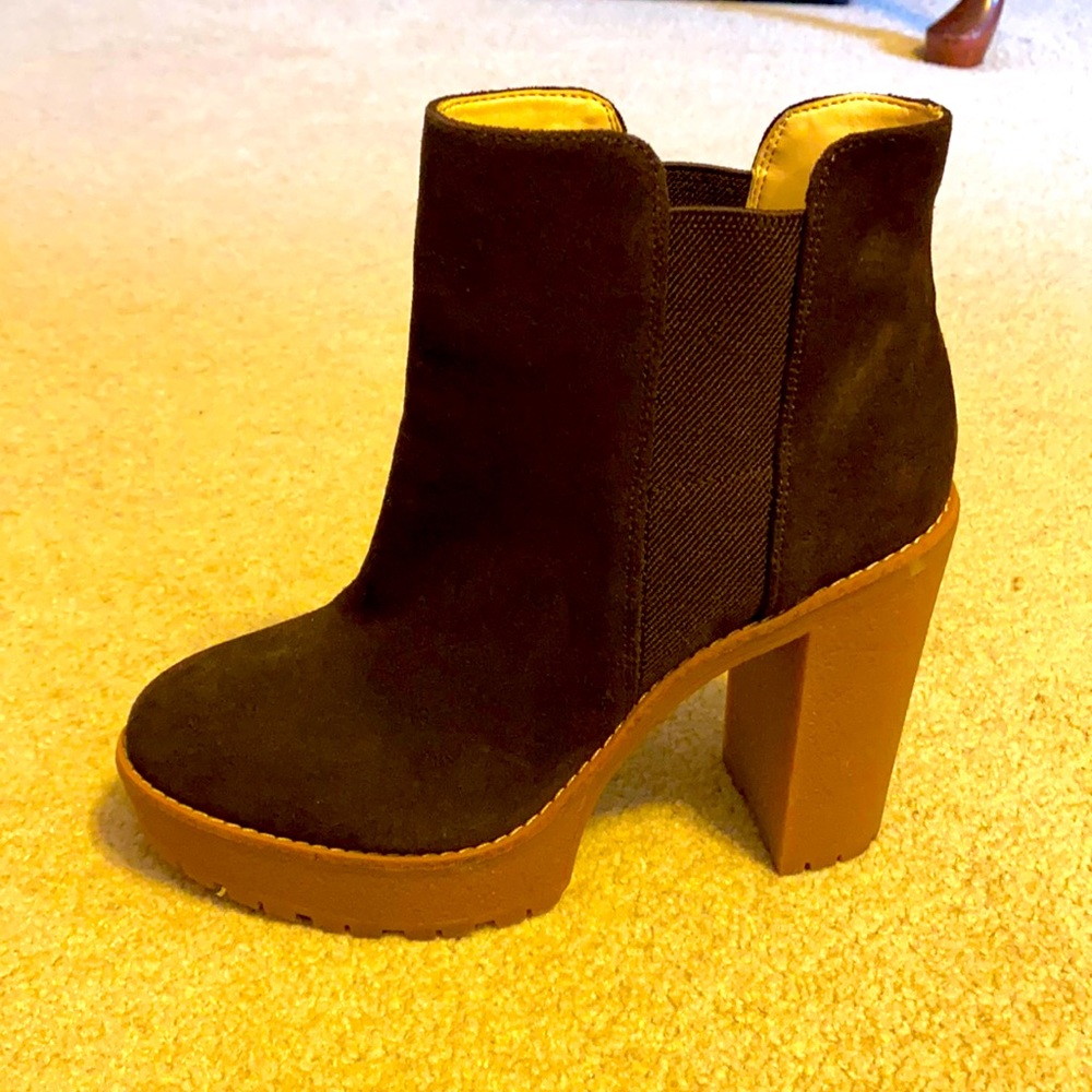 Barely worn chocolate platform bootie